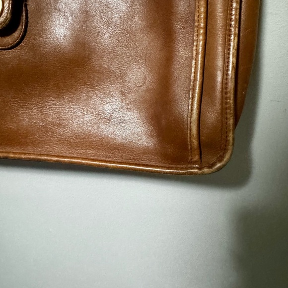 Coach Tan Leather Interior with Zipper Pocket - Picture 5 of 15